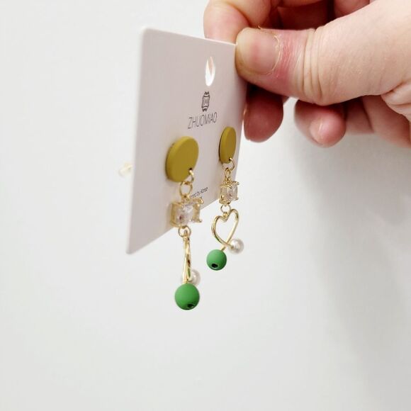 Brand New Gold Tone Heart Pearl Earrings - Picture 4 of 6